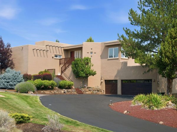 61345 Mountain Breezes Court, Bend, OR 97702