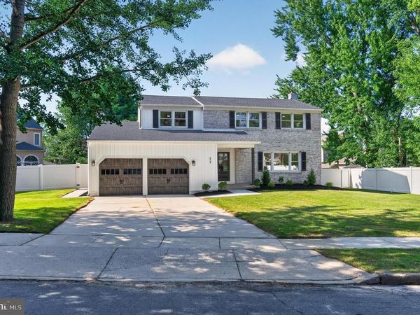 15 CHATEAU DRIVE, CHERRY HILL, NJ 08003