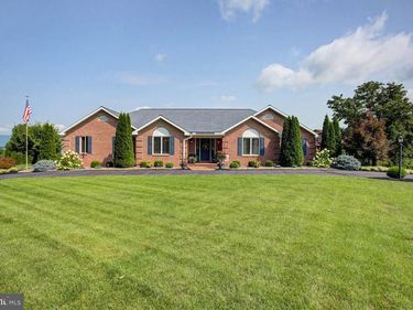 1403 MAJESTIC DRIVE, CHAMBERSBURG, PA 17202