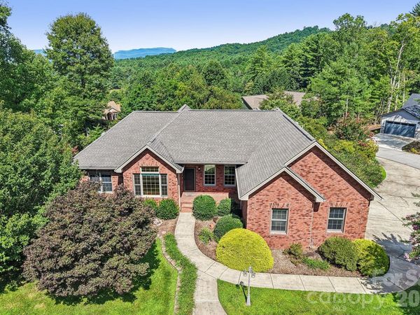 28 Tudor Crescent Court, Hendersonville, NC 28739