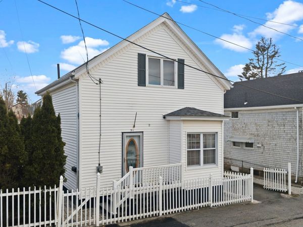 31 Sachem St, Fall River, MA 02724