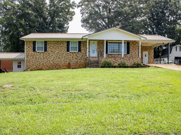 166 Montclair Dr, Killen, AL 35645