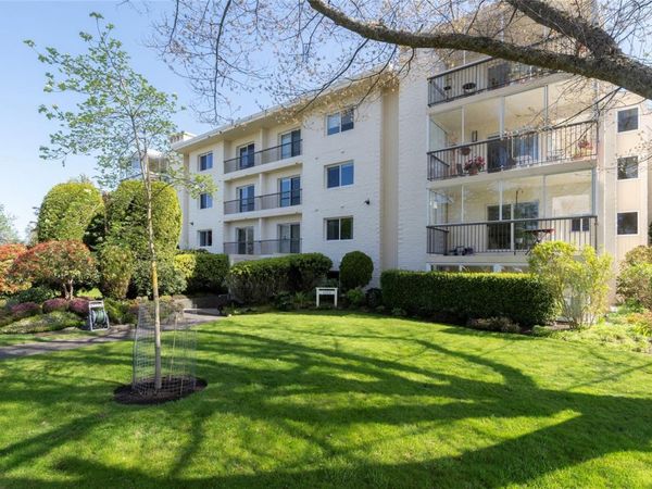 2323 Hamiota St , Unit #402, Oak Bay, BC V8R 2N1