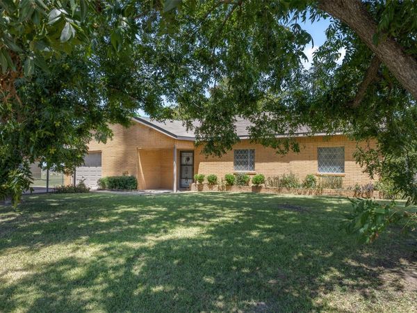 604 N 3rd ST , Thorndale, TX 76577