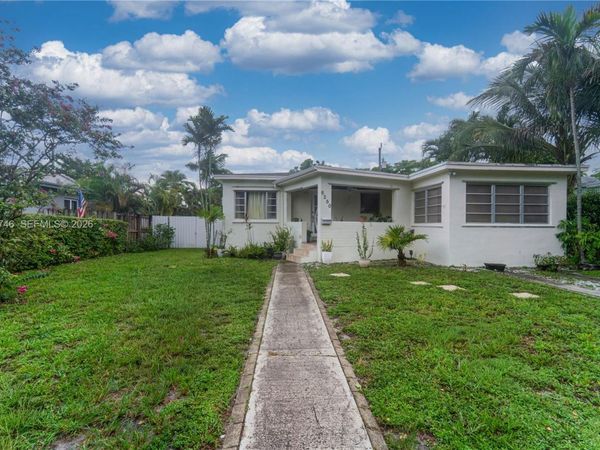 6250 NW 41st St , Virginia Gardens, FL 33166