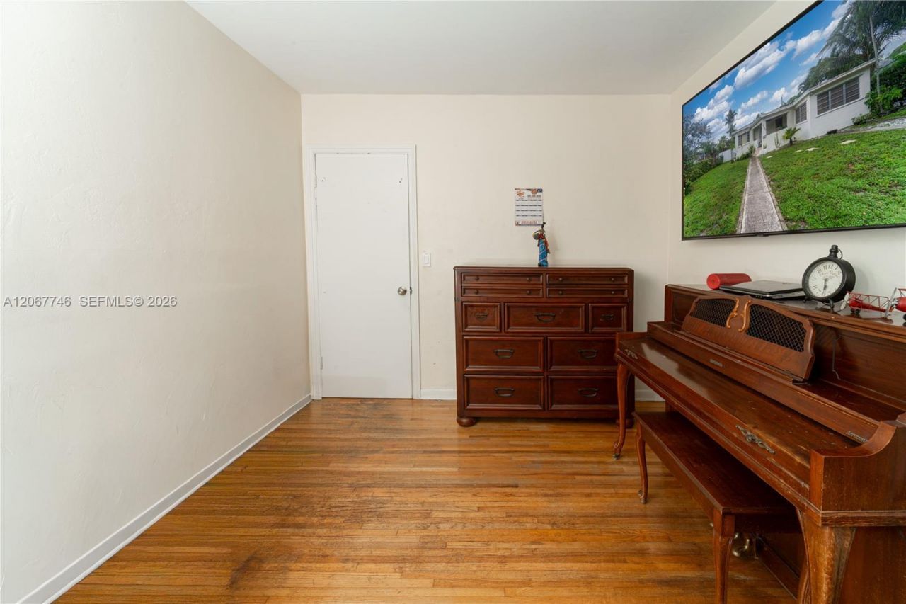 6250 NW 41st St , Virginia Gardens, FL 33166 Photo