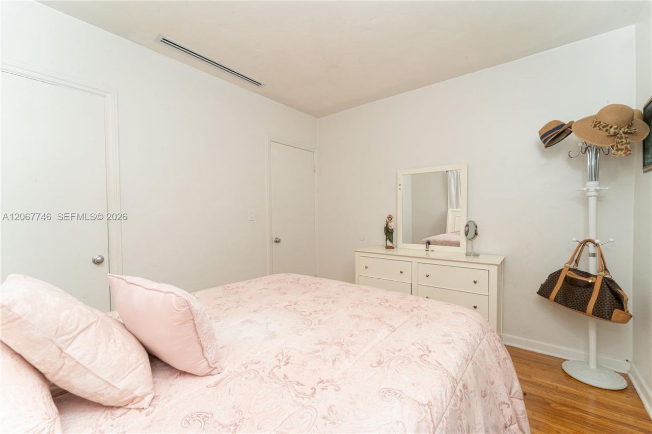 6250 NW 41st St , Virginia Gardens, FL 33166 Photo