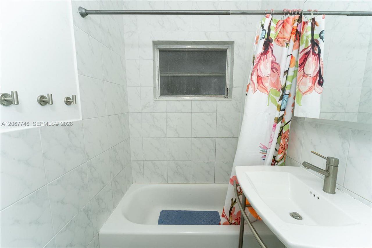 6250 NW 41st St , Virginia Gardens, FL 33166 Photo