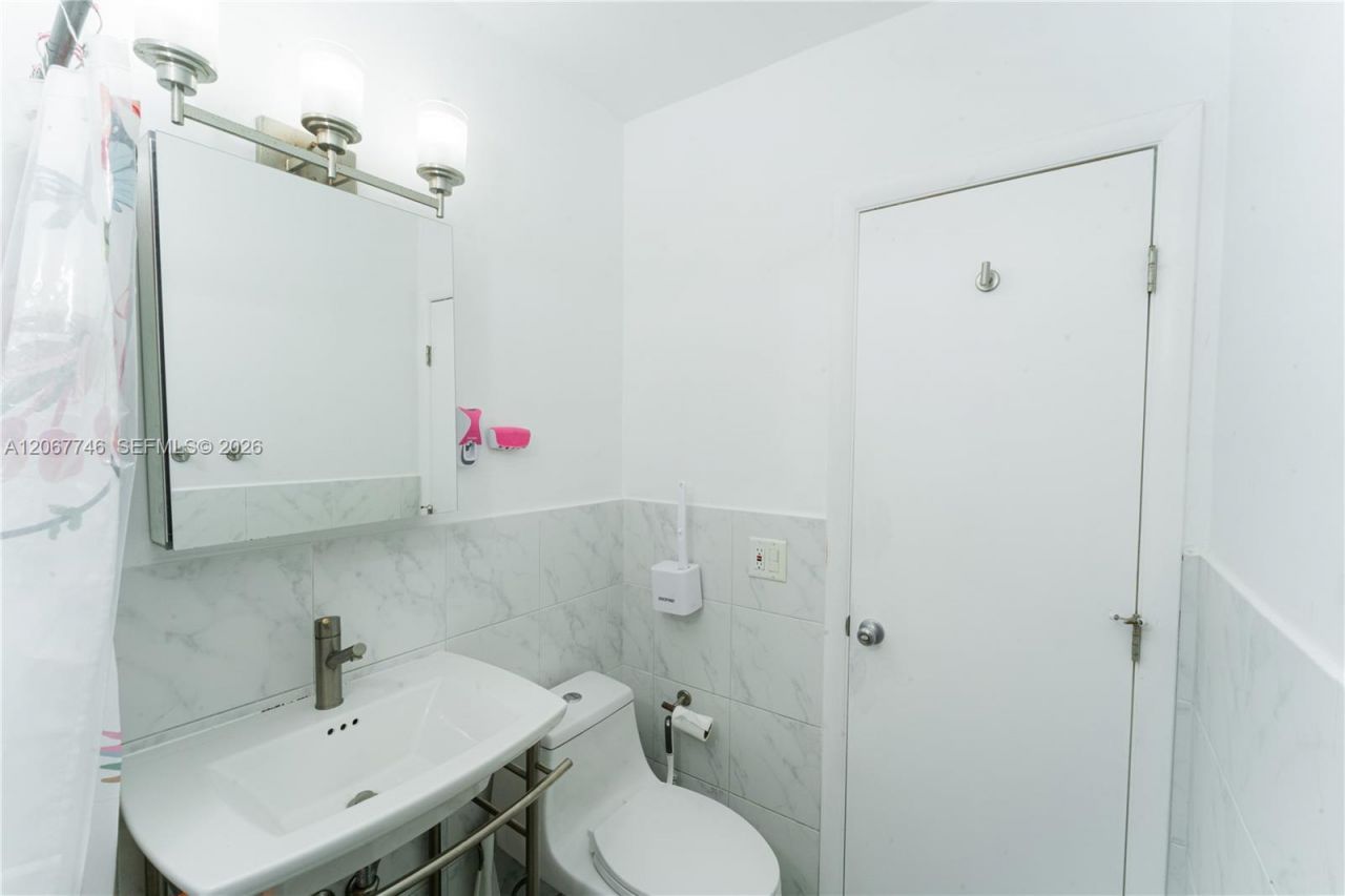 6250 NW 41st St , Virginia Gardens, FL 33166 Photo