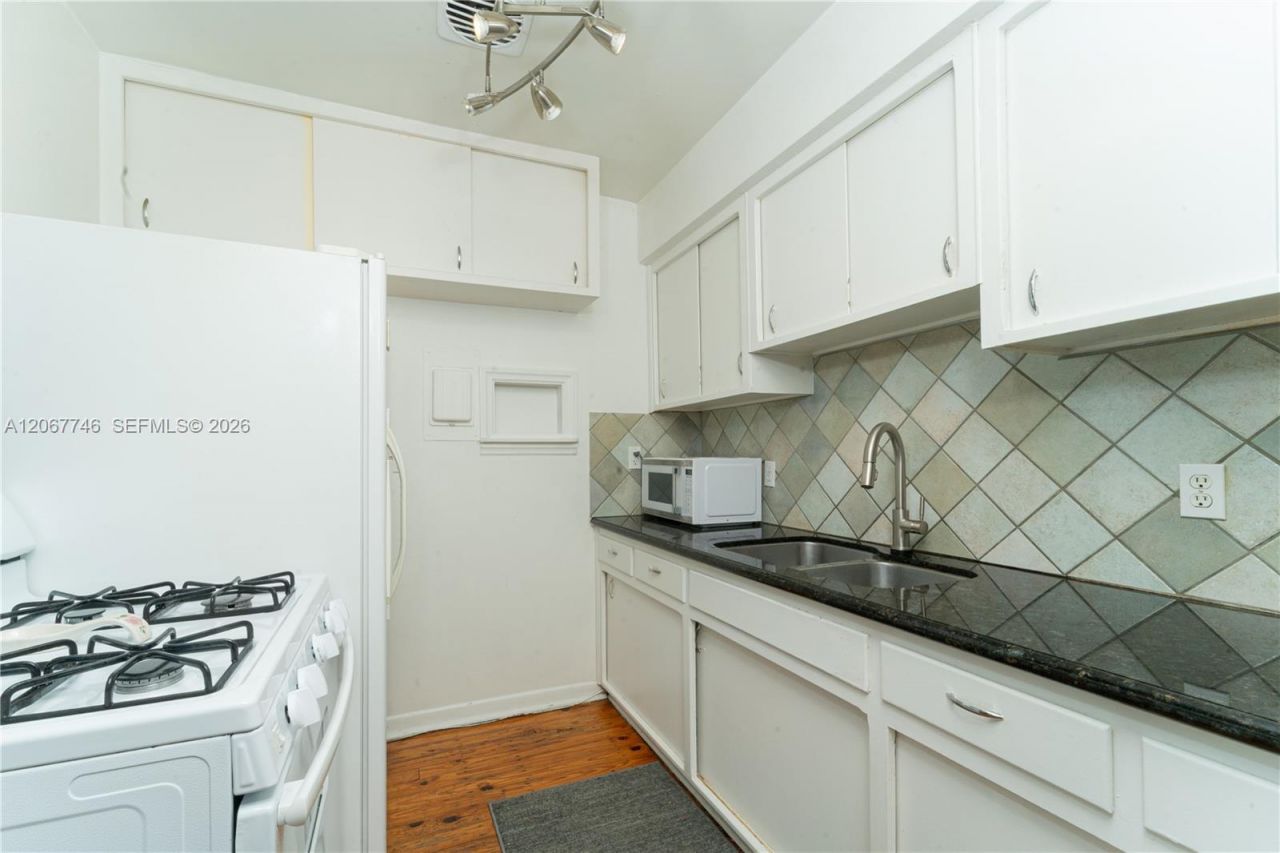 6250 NW 41st St , Virginia Gardens, FL 33166 Photo