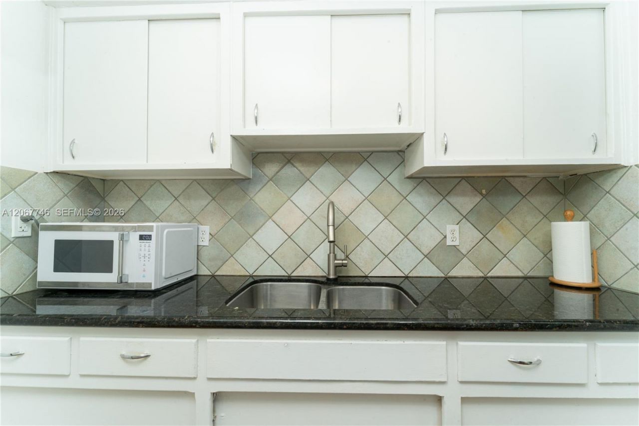 6250 NW 41st St , Virginia Gardens, FL 33166 Photo