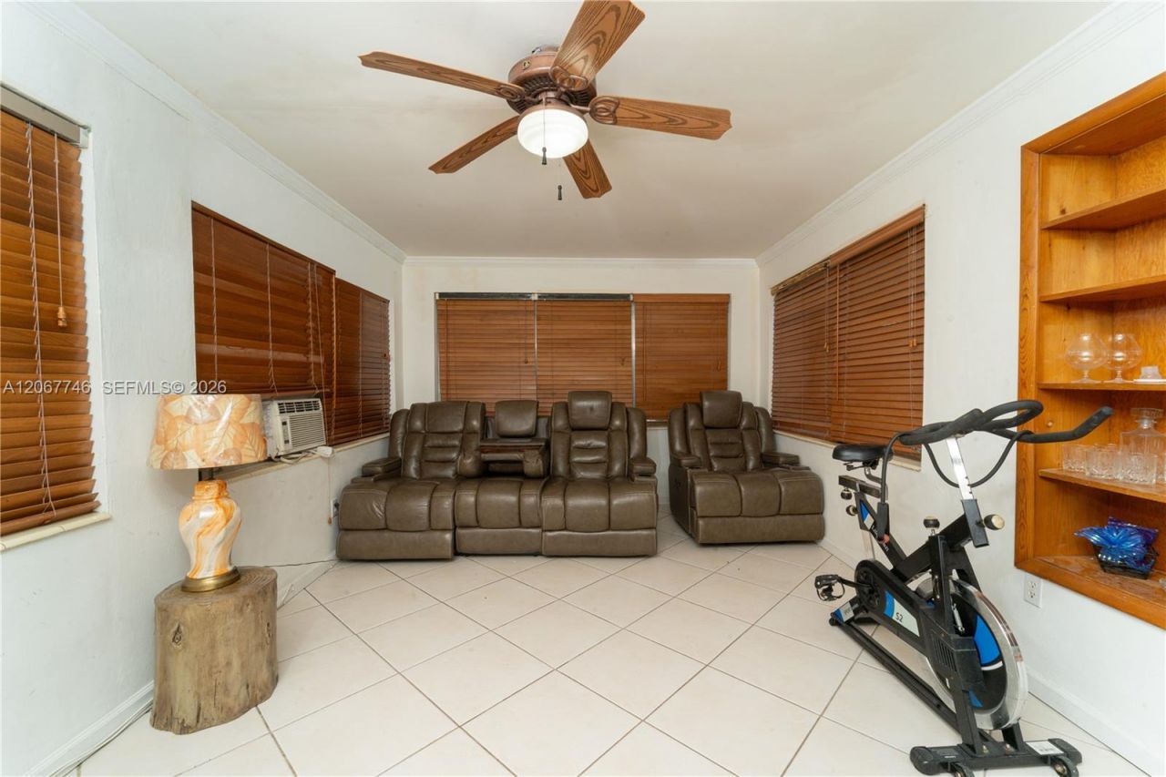 6250 NW 41st St , Virginia Gardens, FL 33166 Photo