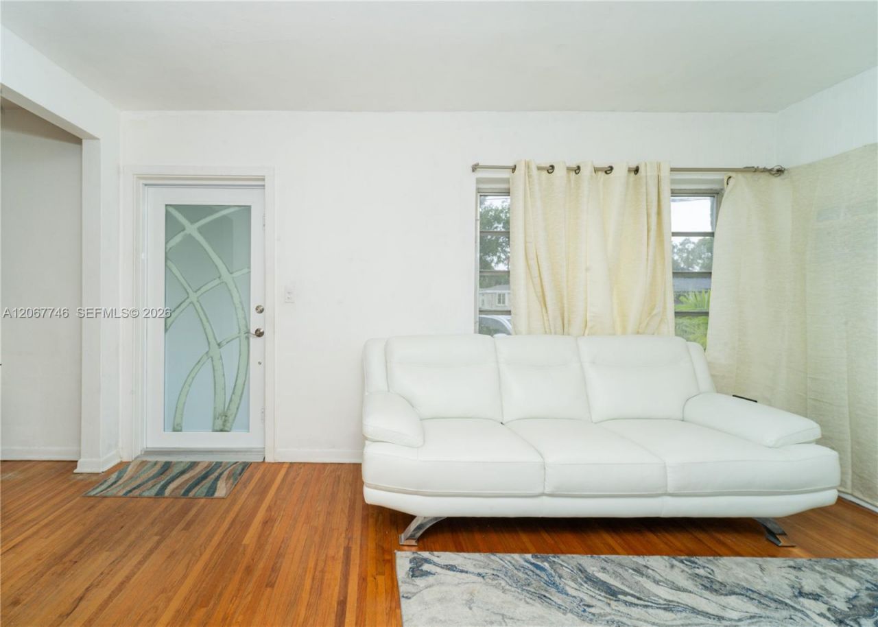 6250 NW 41st St , Virginia Gardens, FL 33166 Photo