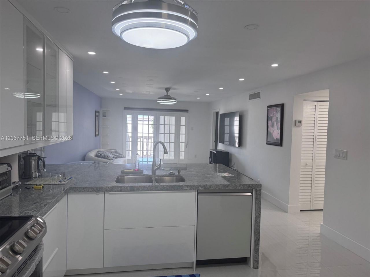 410 SE 2nd St , Unit 223, Hallandale Beach, FL 33009 Photo