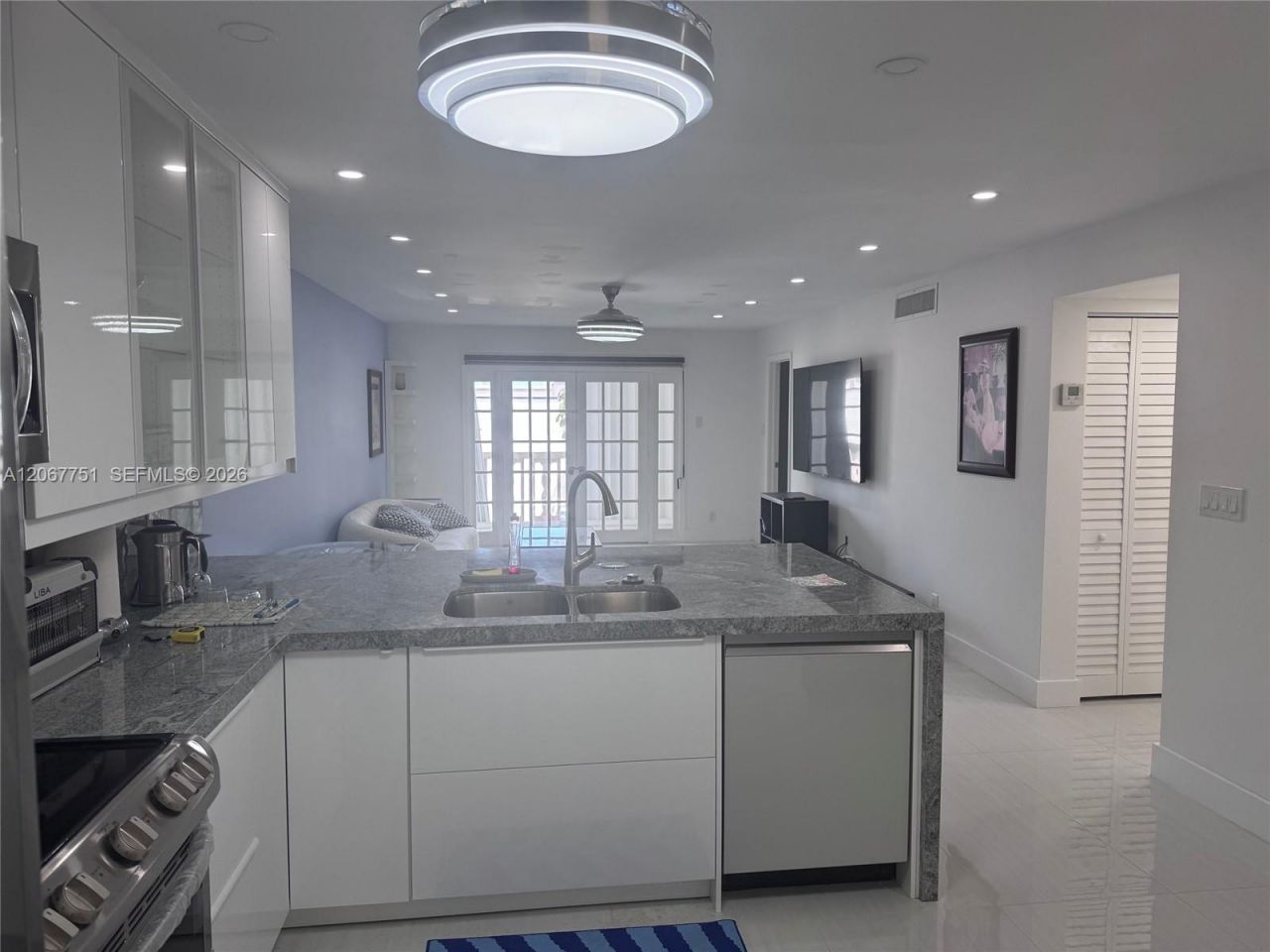 410 SE 2nd St , Unit 223, Hallandale Beach, FL 33009 Photo