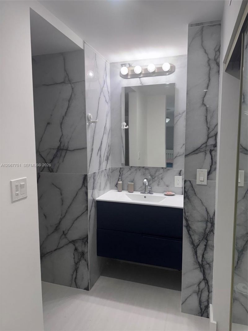 410 SE 2nd St , Unit 223, Hallandale Beach, FL 33009 Photo