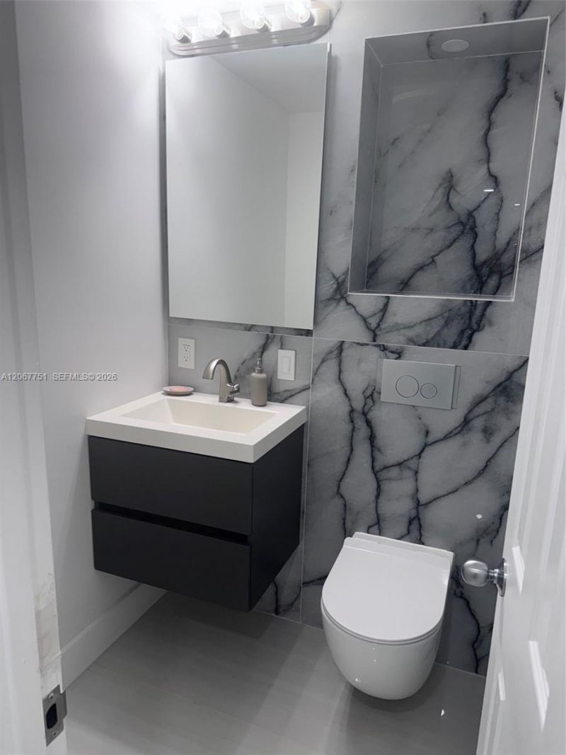 410 SE 2nd St , Unit 223, Hallandale Beach, FL 33009 Photo