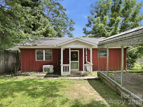 307 Beverly Avenue , Hendersonville, NC 28792