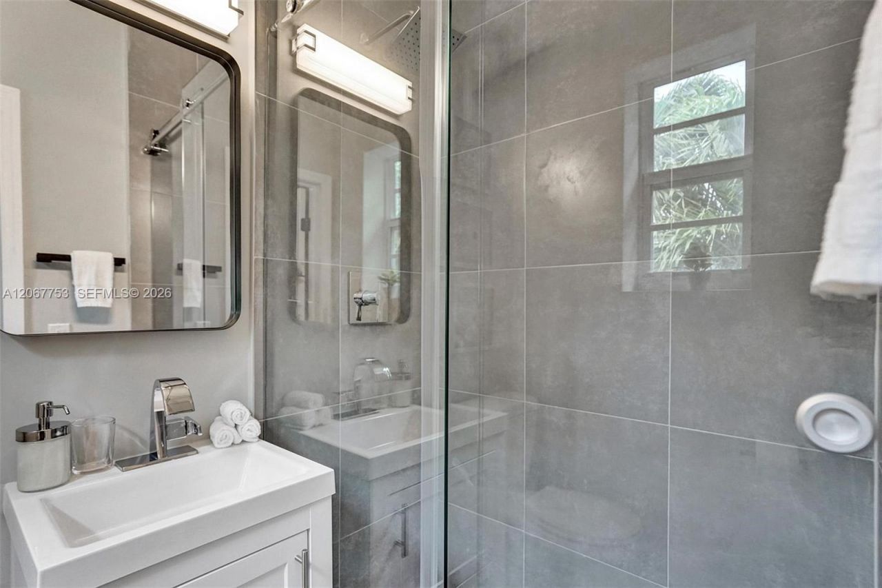 1431 Lincoln Ter, Unit 3, Miami Beach, FL 33139 Photo