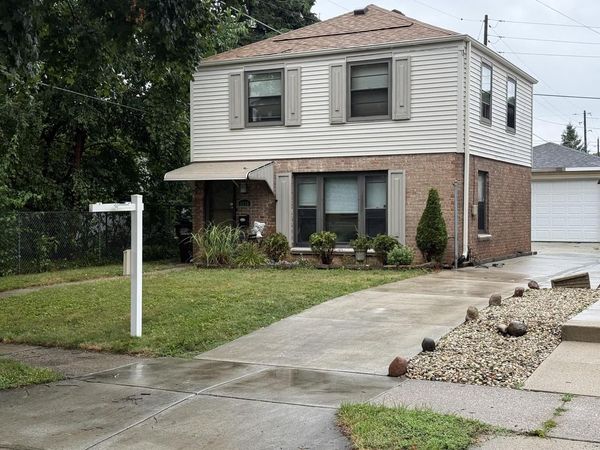 1616 E Eden PLACE, Saint Francis, WI 53235