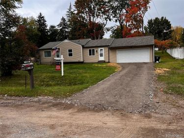 2244 Hammerslea Road, Orion Township, Mi 48359