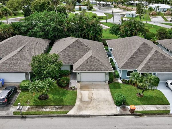 325 Hawthorne Lane, Vero Beach, FL 32962
