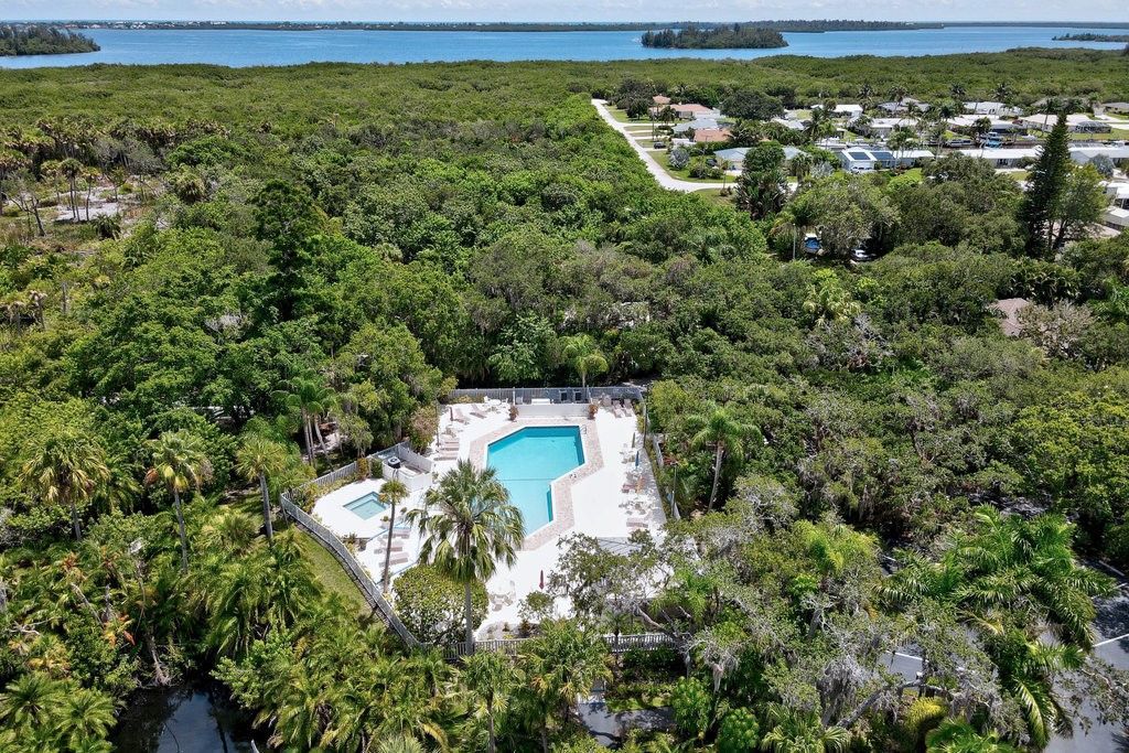 325 Hawthorne Lane, Vero Beach, FL 32962 Photo