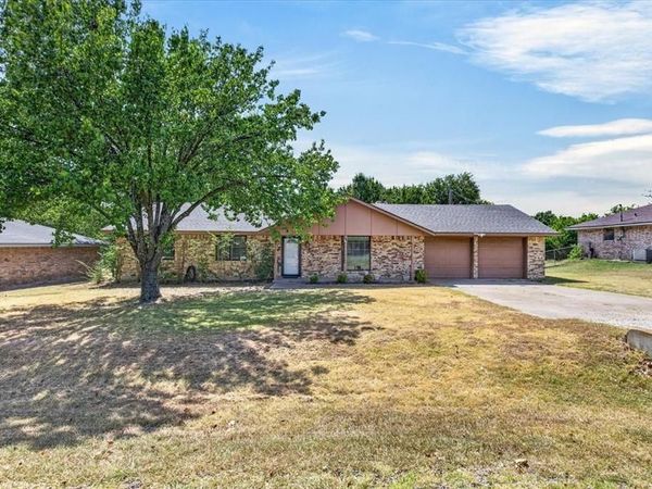 164 Creekview Drive E, Red Oak, TX 75154