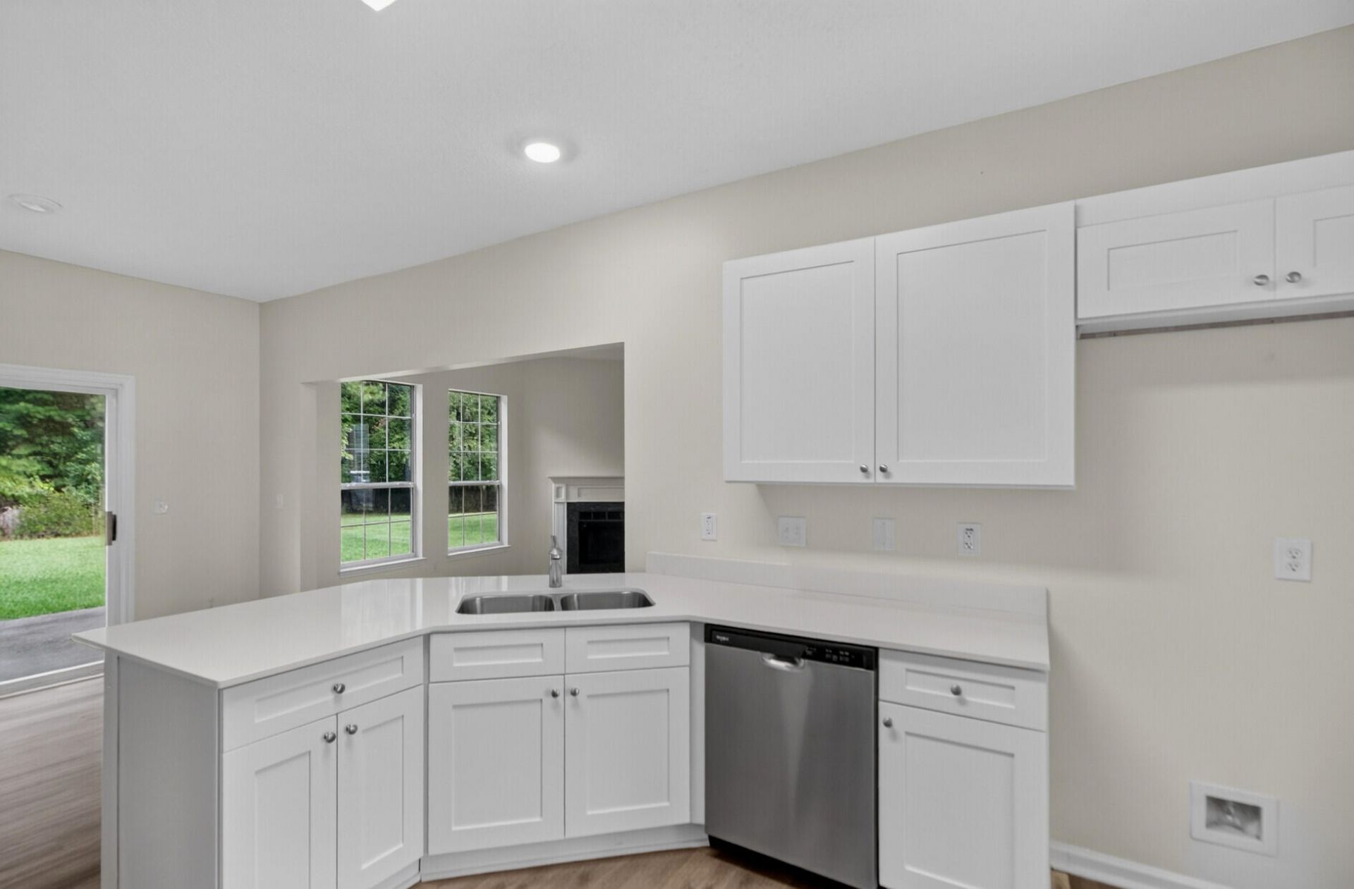 180 Hainsworth Drive Photo 11