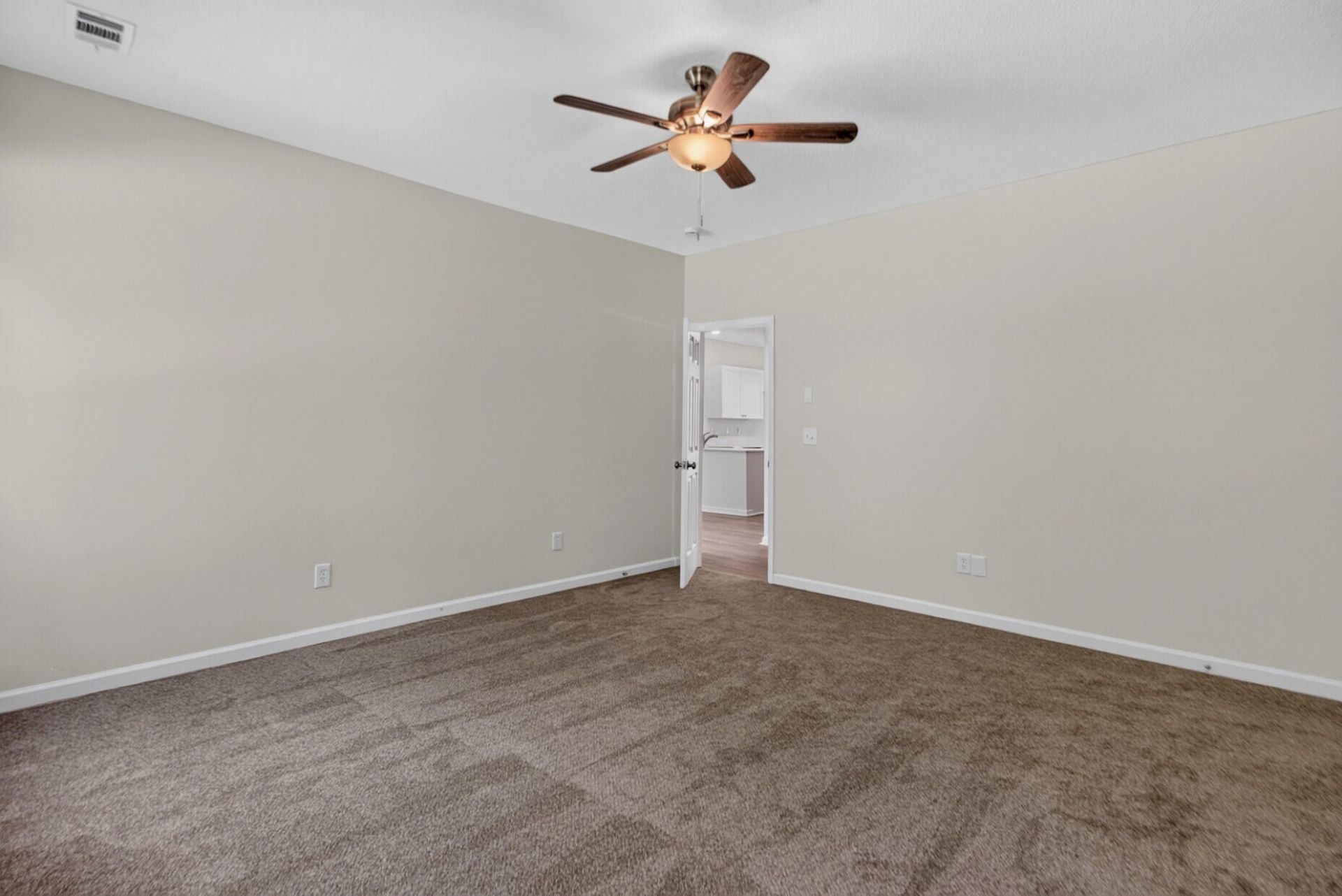 180 Hainsworth Drive Photo 18