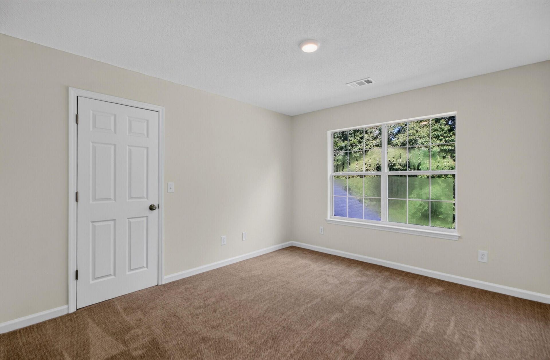 180 Hainsworth Drive Photo 25