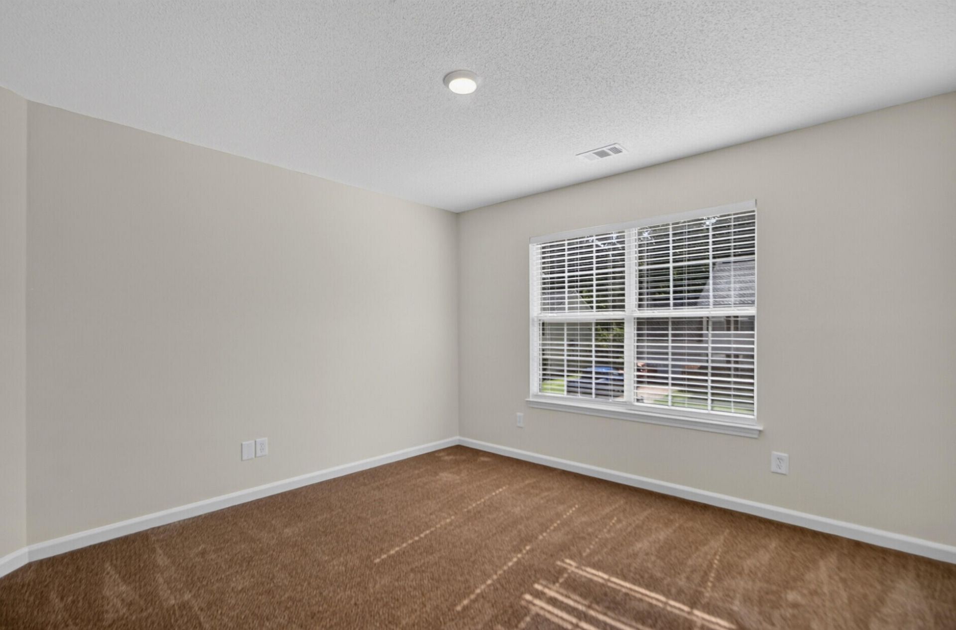 180 Hainsworth Drive Photo 31