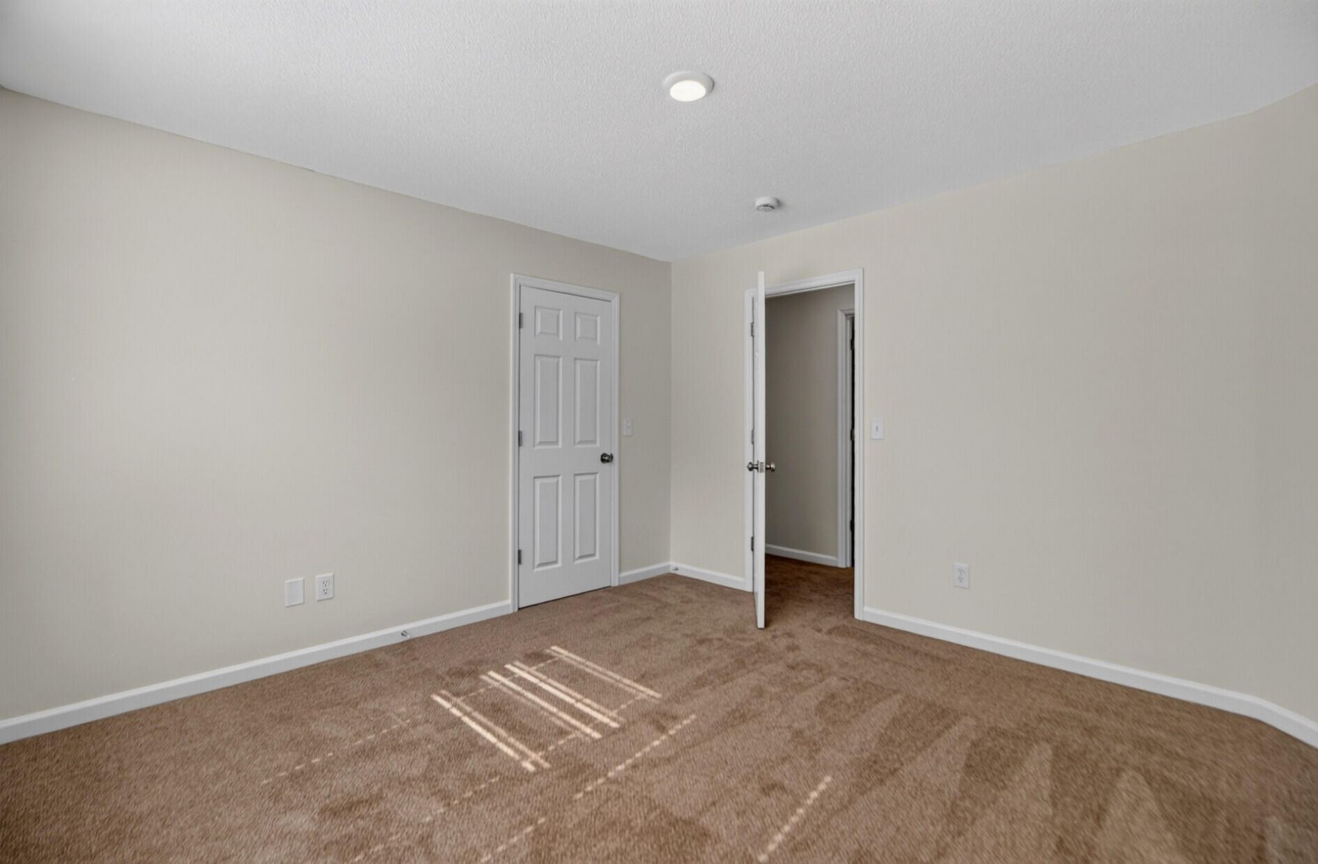 180 Hainsworth Drive Photo 32