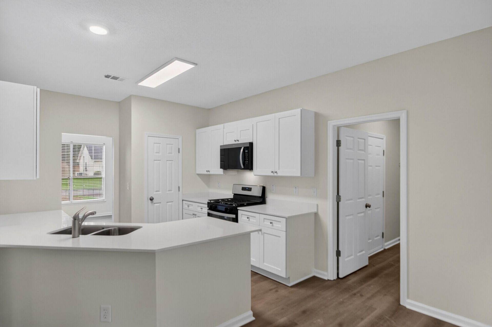 180 Hainsworth Drive Photo 9