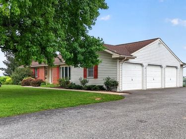 241 FETTERVILLE ROAD , EAST EARL, PA 17519