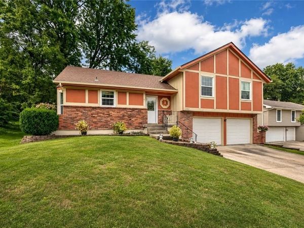 11917 W 49th Terrace, Shawnee, KS 66216