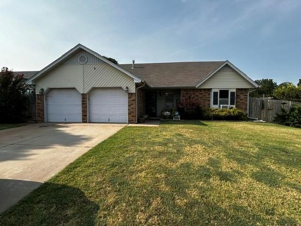 2309 NE 8th Street, Moore, OK 73160