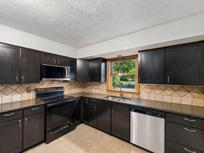 6607 Poorman Road, Vermilion, OH 44089 Photo 5