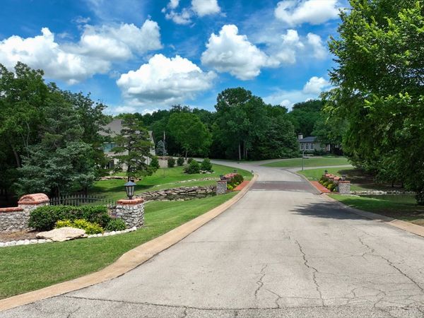2001 Coventry Lane, Bartlesville, OK 74006
