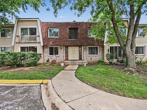 2920 Roberts Drive , Unit 4, Woodridge, IL 60517
