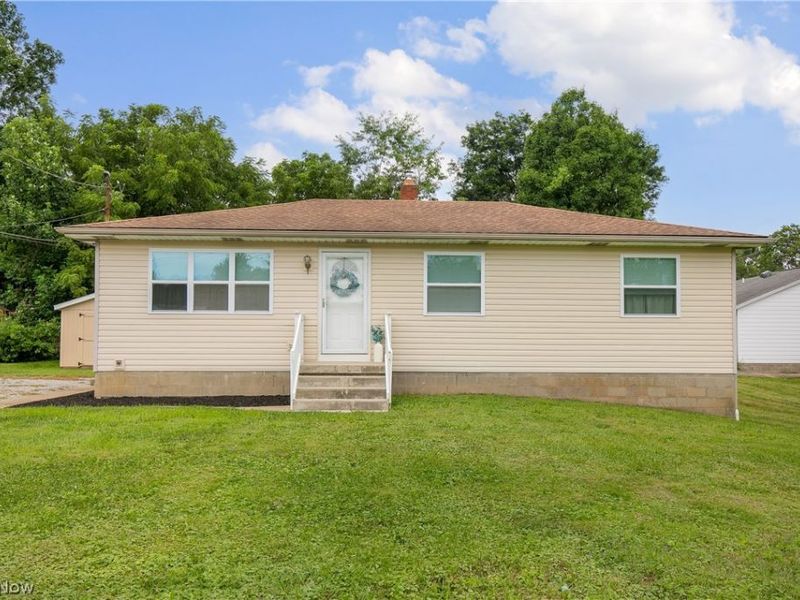 472 Columbine Avenue , Akron, OH 44312 Photo 2
