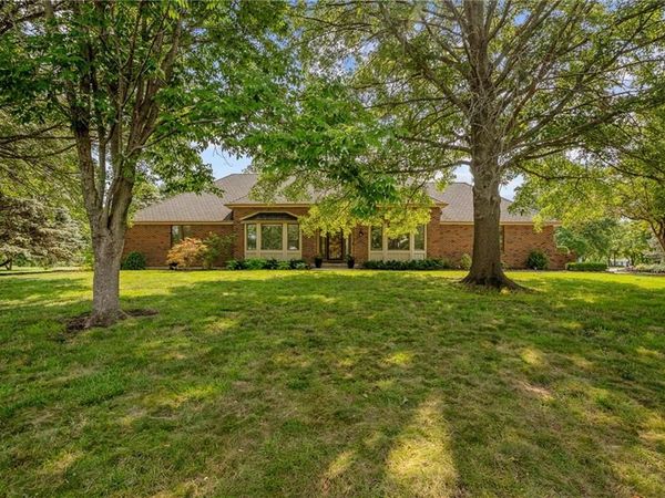 18275 Canterbury Road, Stilwell, KS 66085