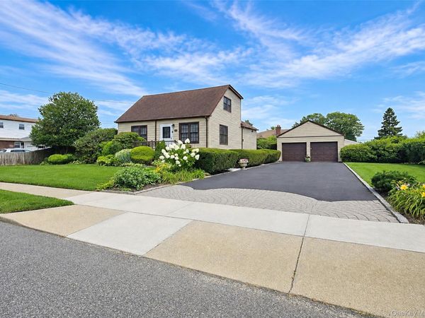 823 5th Street , West Babylon, NY 11704