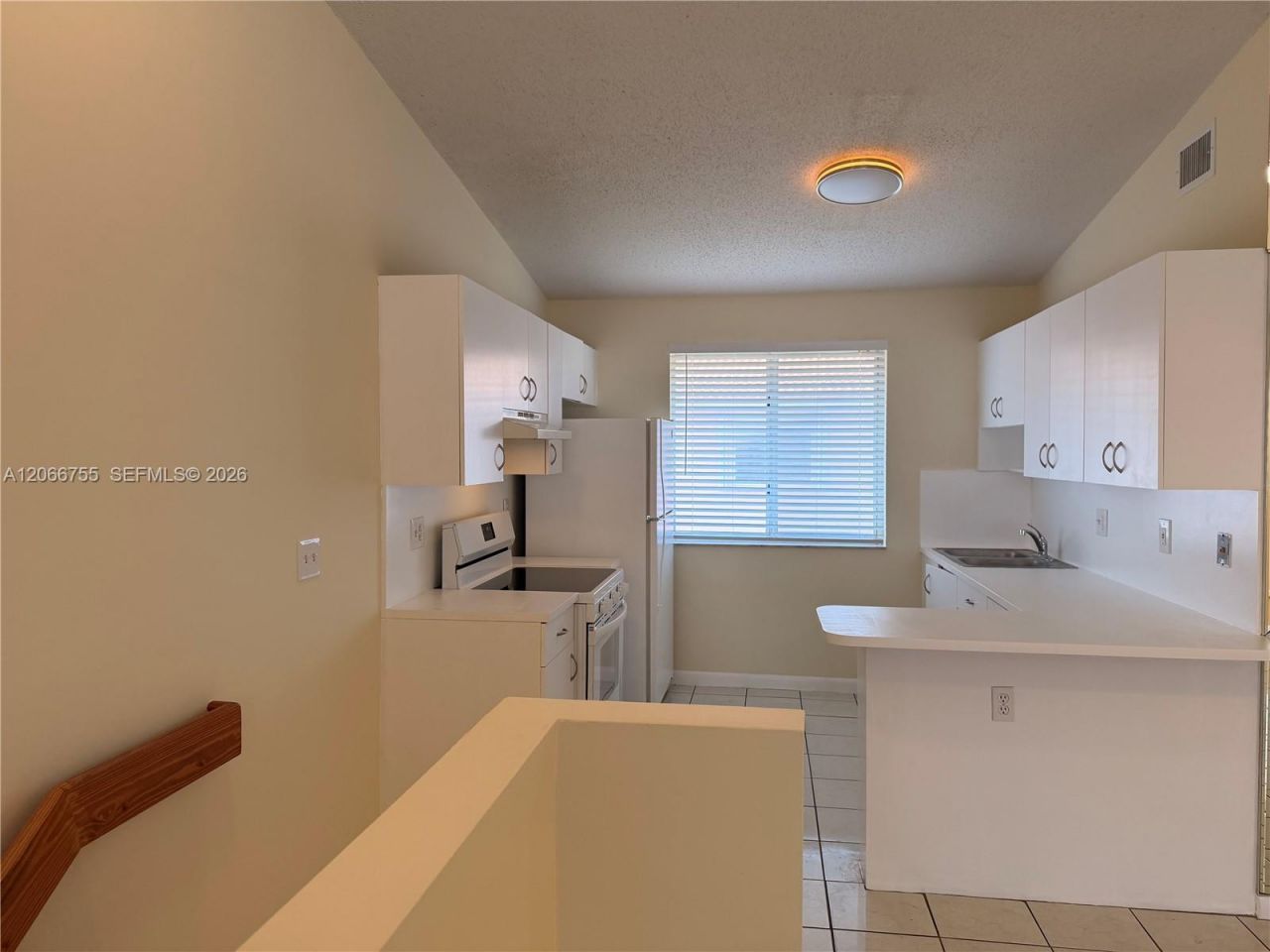 8019 Lake Dr, Unit 202, Doral, FL 33166 Photo