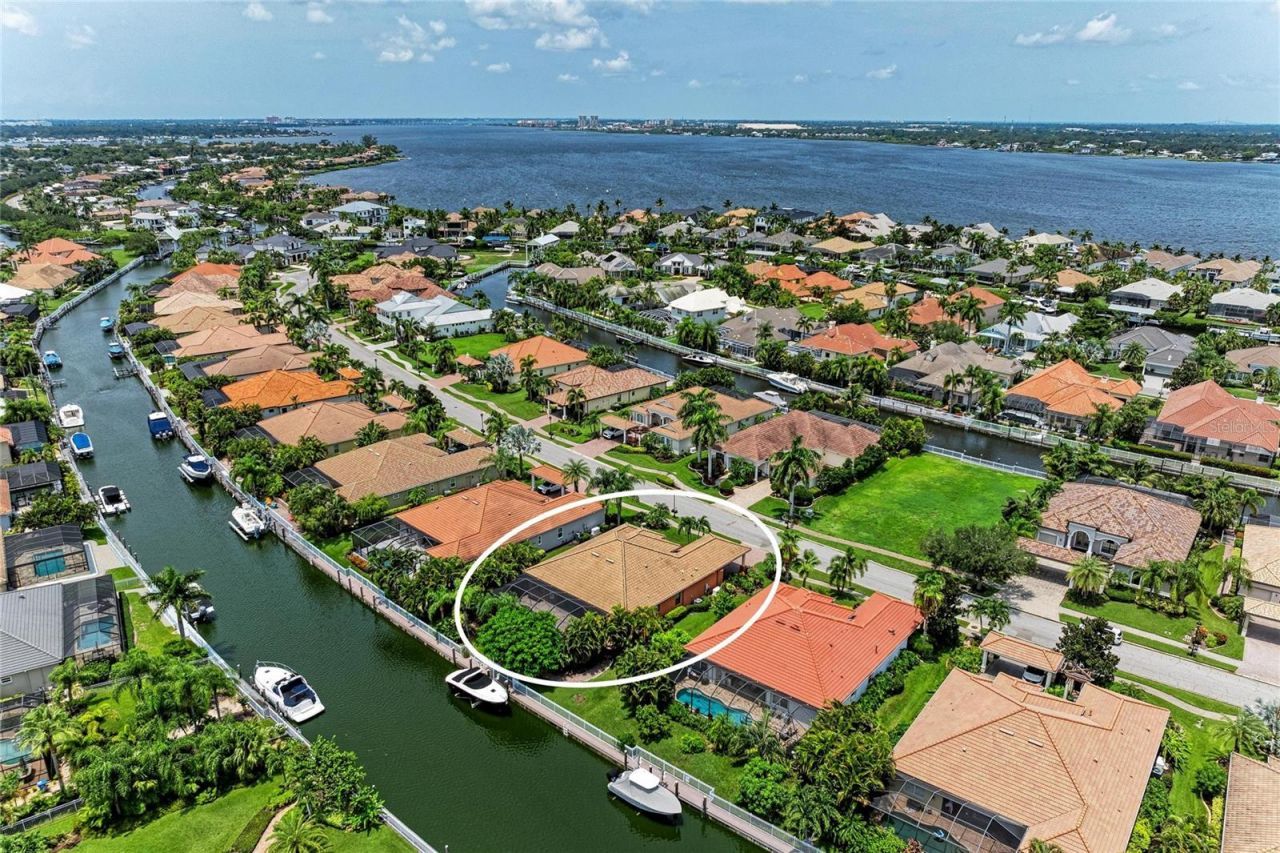 545 Mast Drive, Bradenton, FL 34208 Photo