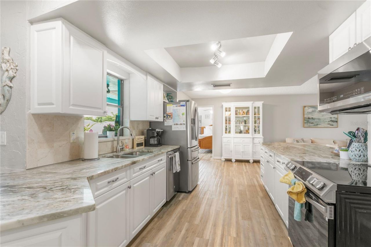 914 Plum Tree Lane, Sarasota, FL 34243 Photo
