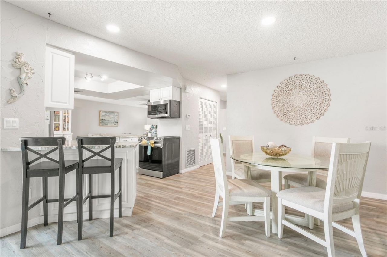914 Plum Tree Lane, Sarasota, FL 34243 Photo