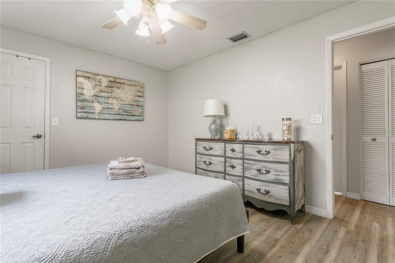 914 Plum Tree Lane, Sarasota, FL 34243 Photo