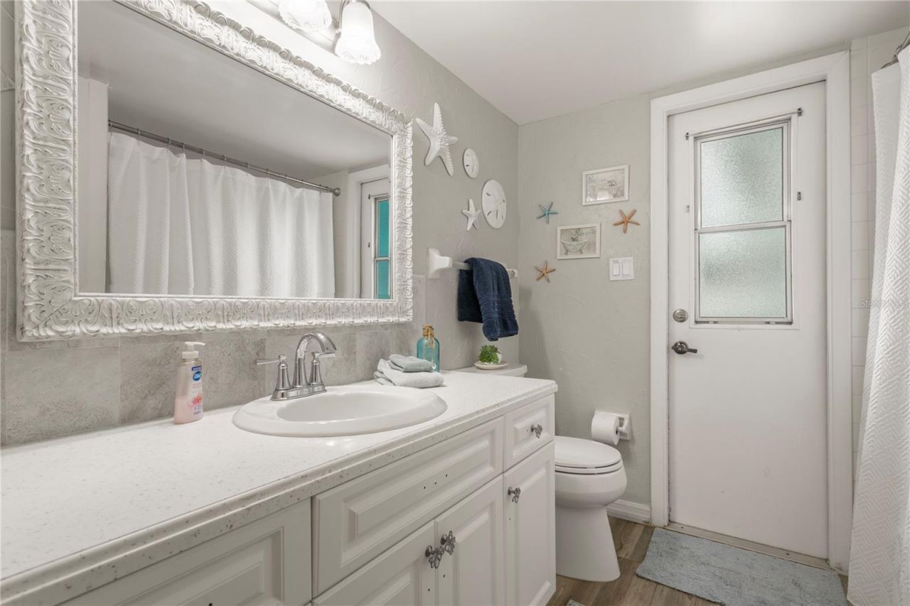 914 Plum Tree Lane, Sarasota, FL 34243 Photo