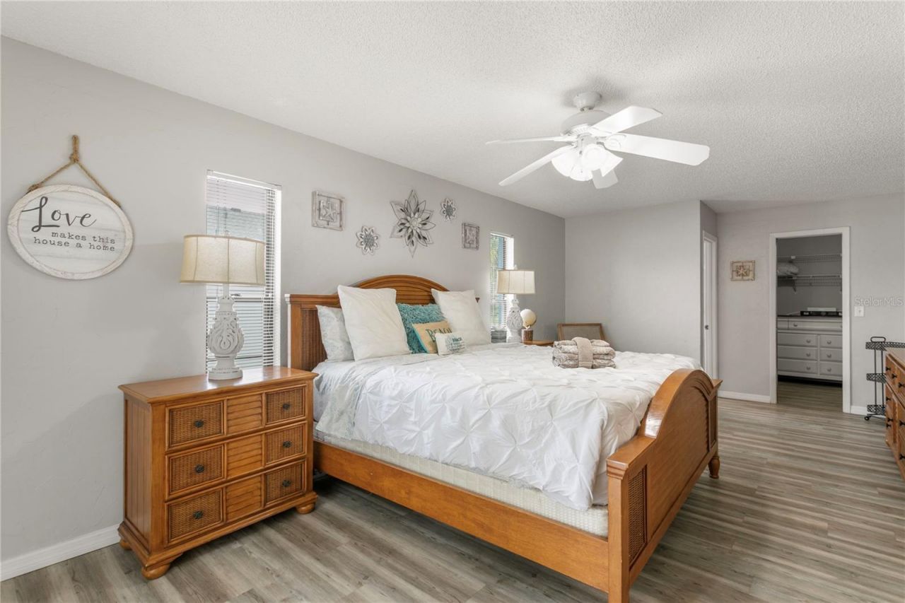914 Plum Tree Lane, Sarasota, FL 34243 Photo